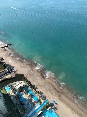 Na praia
