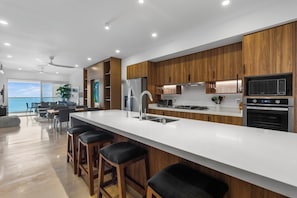 Fridge, microwave, oven, stovetop - Magnificent condo with ocean view (Puerto Vallarta)