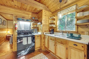 Réfrigérateur, micro-ondes, plaque de cuisson, cafetière/bouilloire
