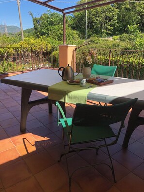 屋外ダイニングエリア