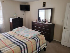 3 chambres, fer et planche à repasser, Wi-Fi, draps fournis