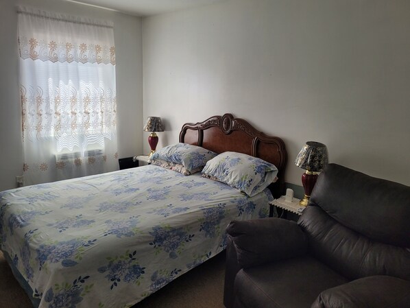 3 bedrooms, iron/ironing board, WiFi, bed sheets