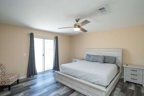 3 室のベッドルーム、アイロン / アイロン台、WiFi、ベッドシーツ