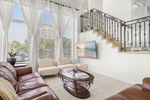 Smart TV, chimenea, videojuegos y tenis de mesa 