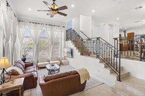 Smart TV, chimenea, videojuegos y tenis de mesa 