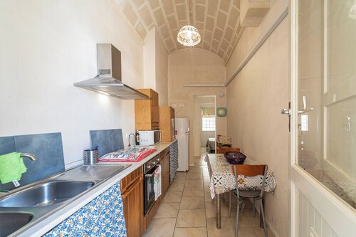 BEAUTIFUL THREE-ROOM APARTMENT IN THE CENTER