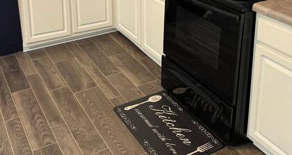 Charming 2-bedroom townhome in marvelous Athens with AC