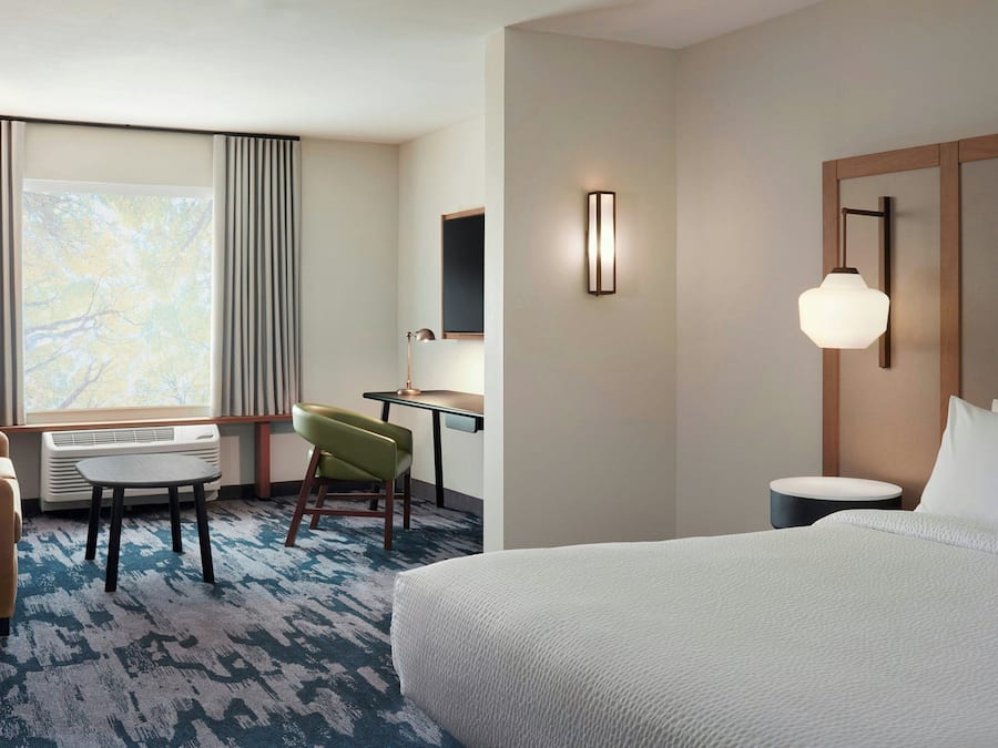 Down comforters, in-room safe, desk, laptop workspace