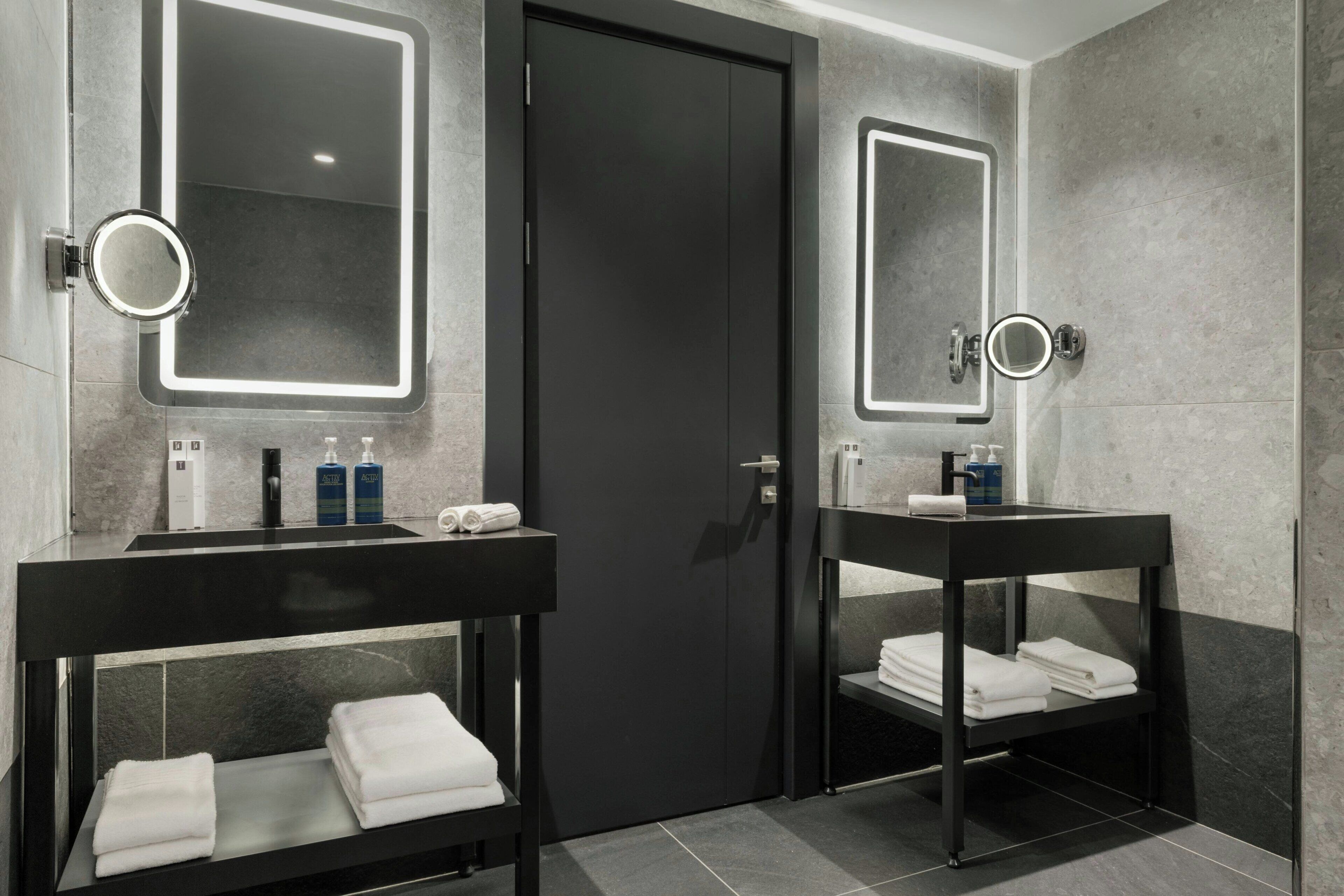 Junior Suite, 1 King Bed (City View) | Bathroom | Shower, free toiletries, hair dryer, slippers