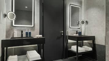 Junior Suite, 1 King Bed (City View) | Bathroom | Shower, free toiletries, hair dryer, slippers
