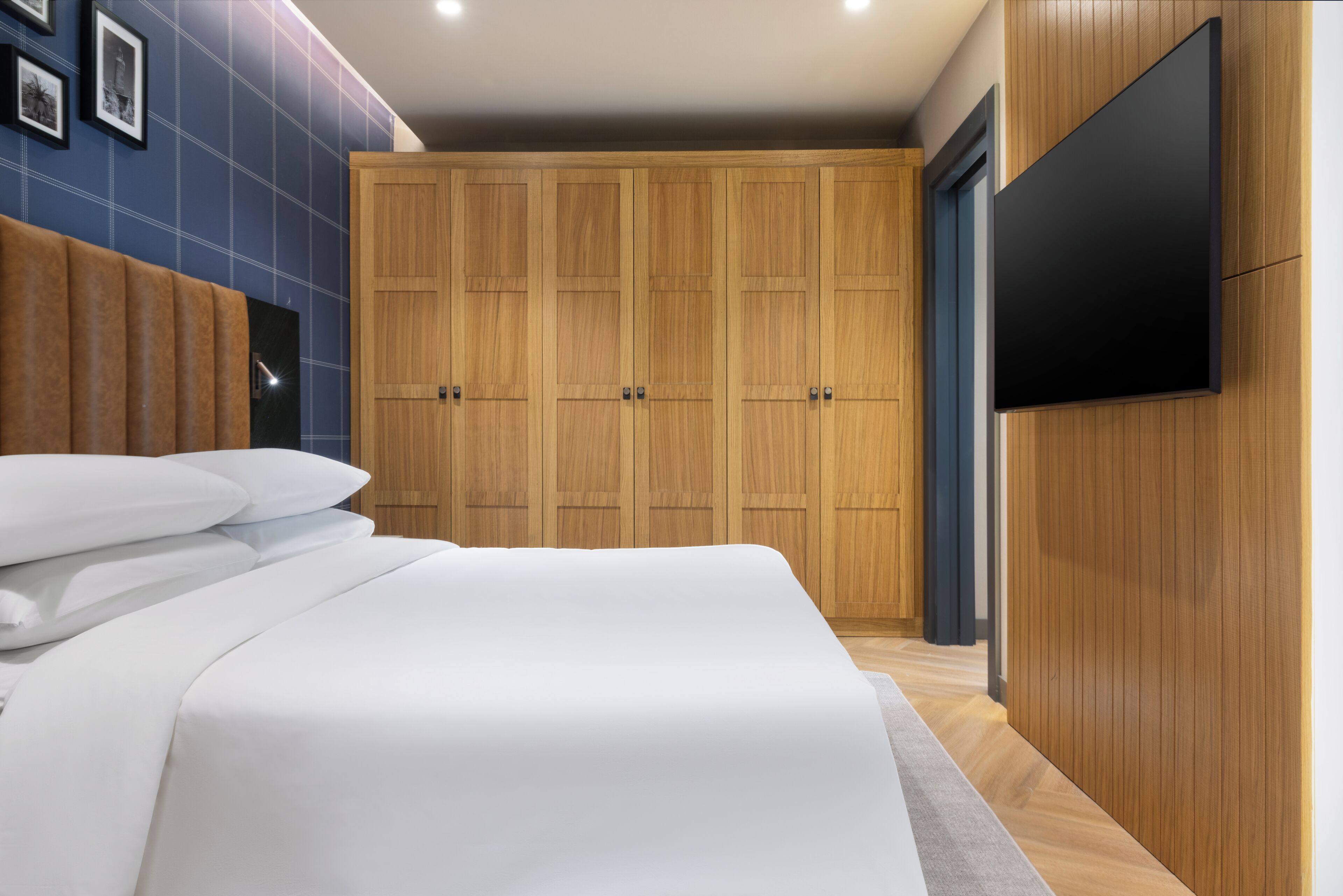 Suite, 1 Bedroom (City View) | Minibar, in-room safe, blackout curtains, soundproofing