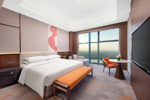 Deluxe Suite, 1 King Bed