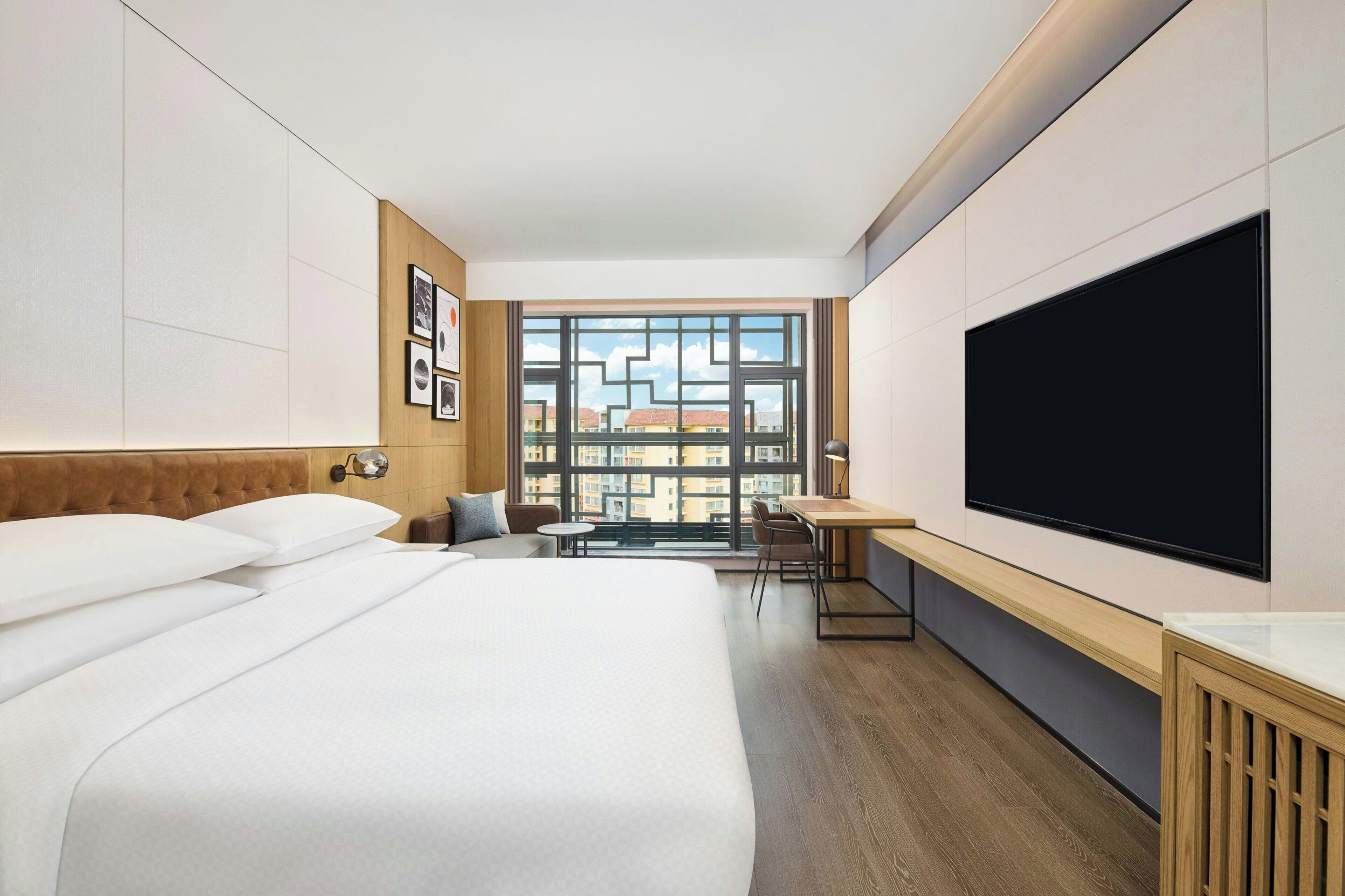 Room, 1 King Bed, Garden View