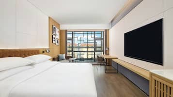 Room, 1 King Bed, Garden View | Premium bedding, down comforters, Select Comfort beds, in-room safe