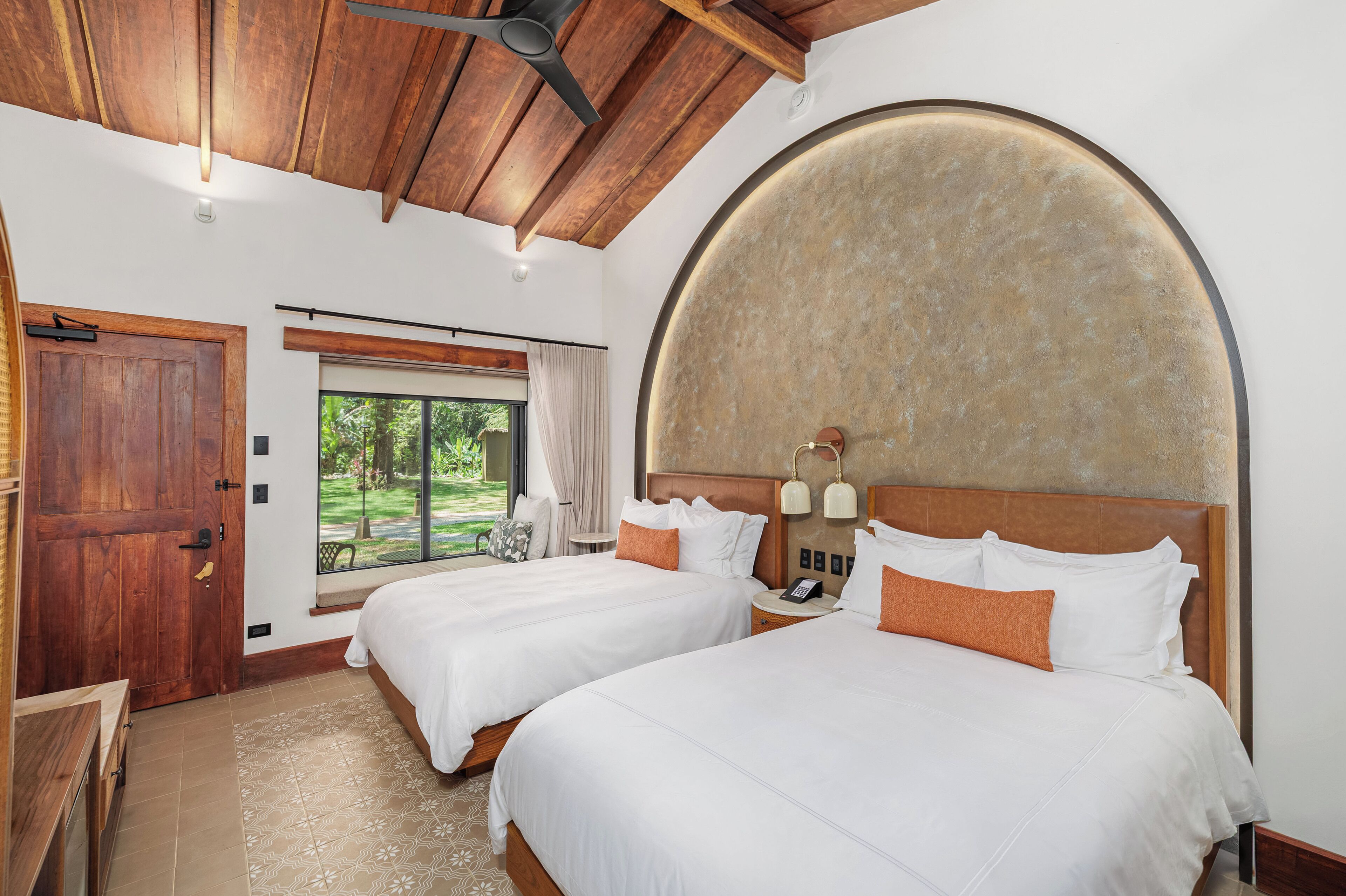 Room, 2 Queen Beds, Mountain View