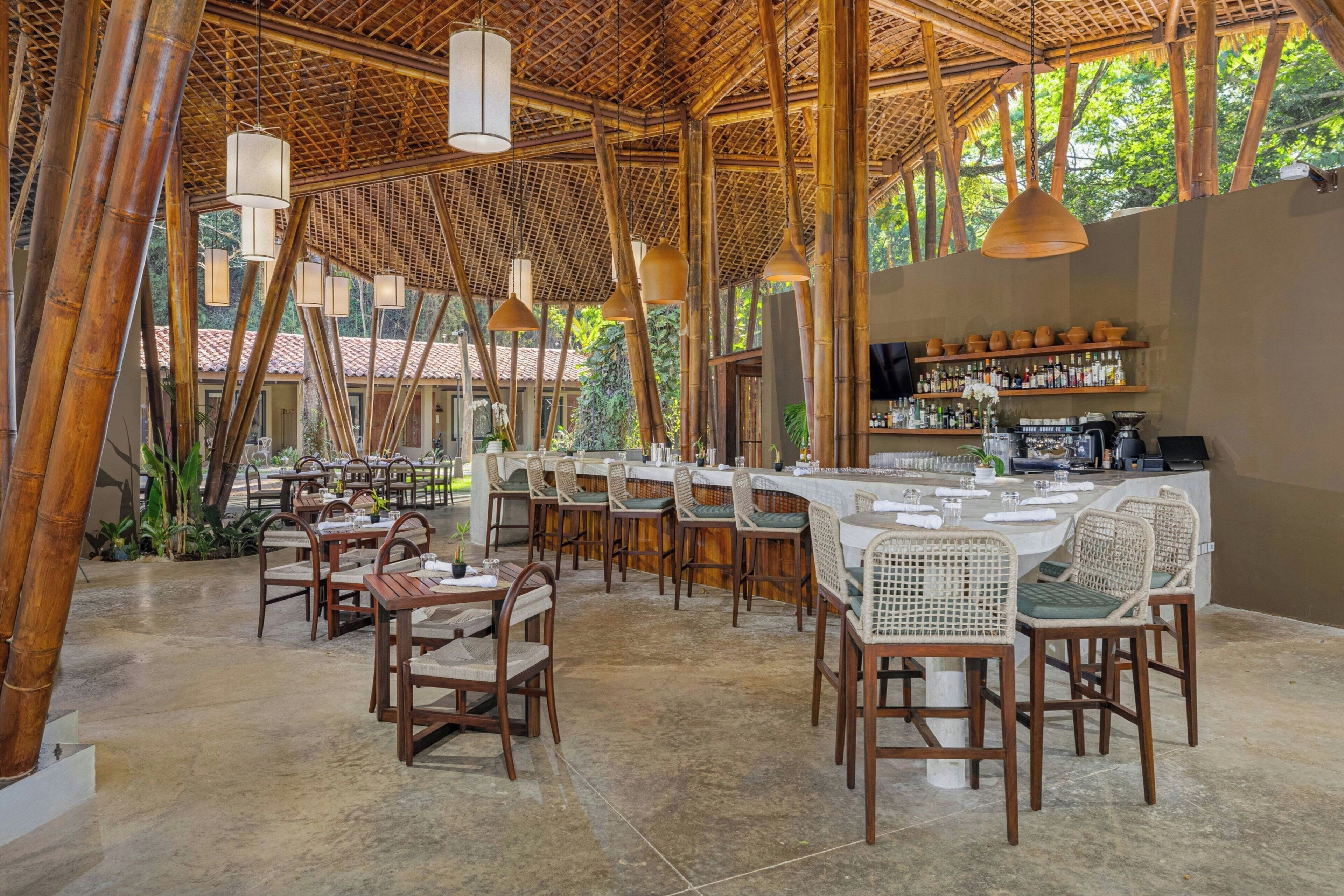 2 bars/lounges, poolside bar
