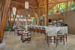 2 bars/lounges, poolside bar