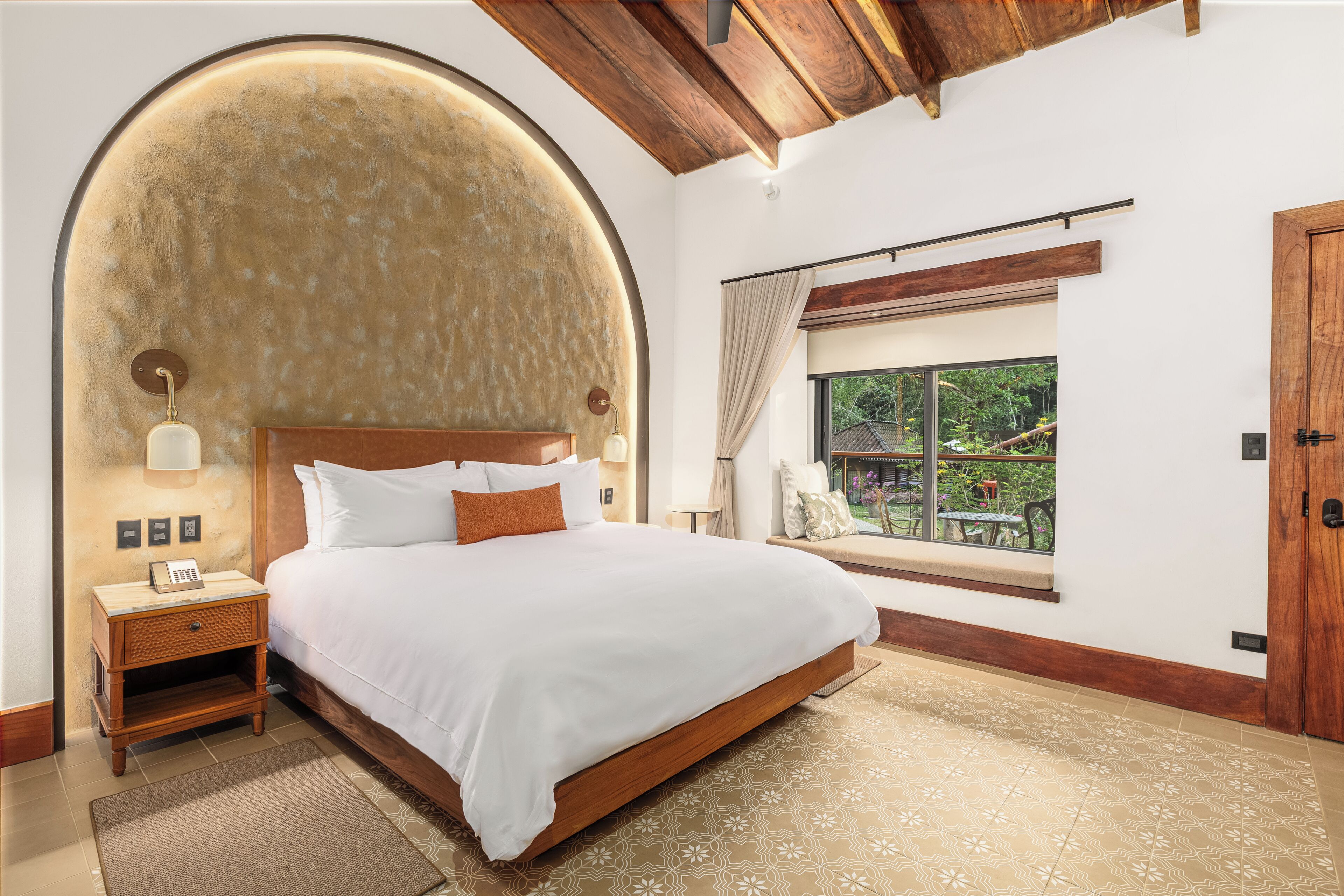 Room, 1 King Bed, Mountain View