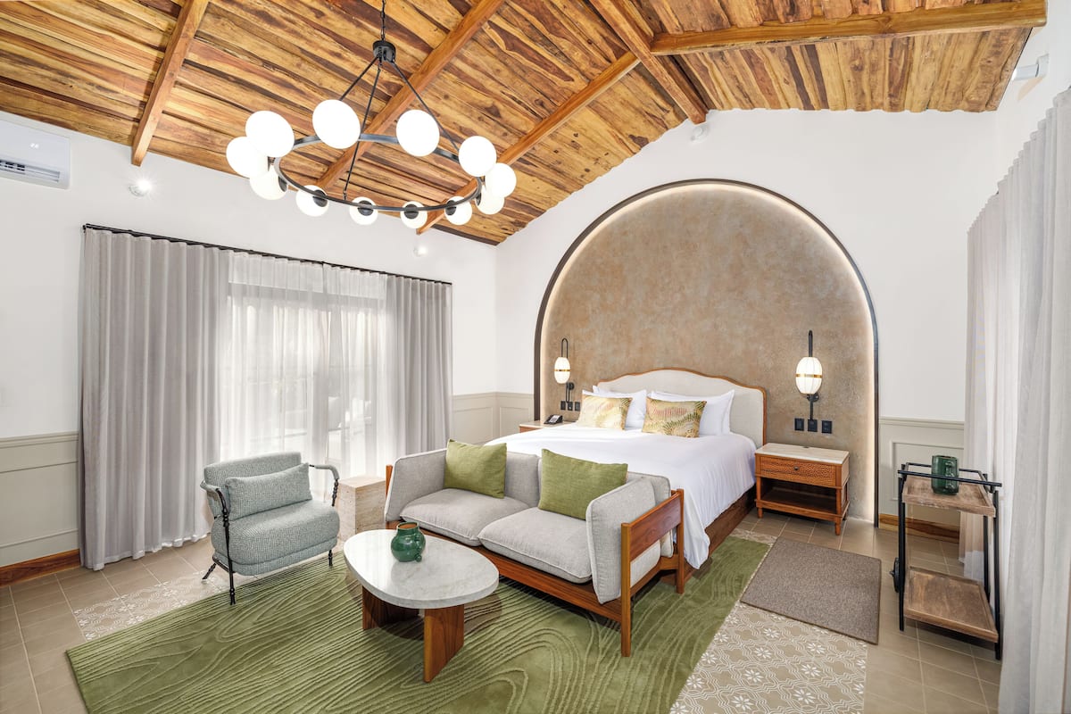 Honeymoon Suite, 1 Bedroom, Mountain View | Hypo-allergenic bedding, cribs/infant beds, free WiFi, bed sheets