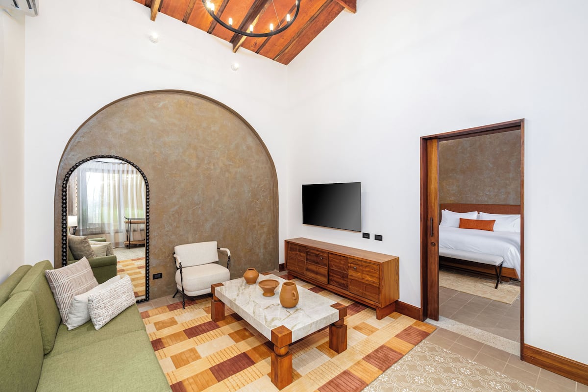 Suite junior, 1 habitación, vistas a la montaña | Zona de estar | Libros