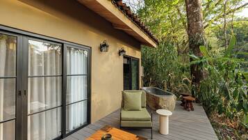 Honeymoon Suite, 1 Bedroom, Mountain View | Hypo-allergenic bedding, cribs/infant beds, free WiFi, bed sheets