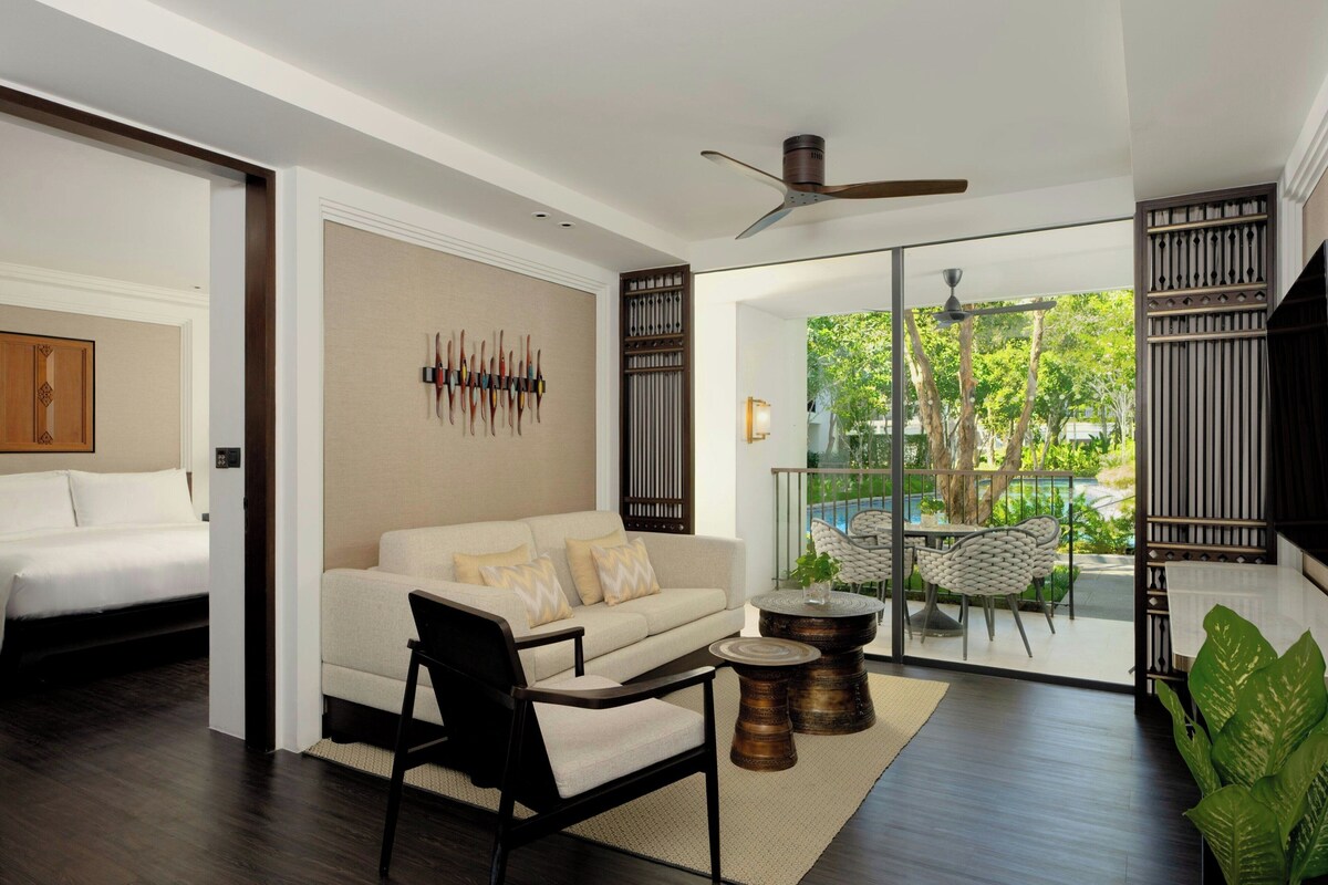 Departamento, 2 habitaciones, acceso a la alberca, planta baja | Alberca | Alberca al aire libre, sombrillas en la alberca y camastros