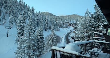 CLOSEST HOME TO A CHAIRLIFT ON THE PLANET!!!! SLEEPS 8, CLEAN, WIFI, VIEWS.