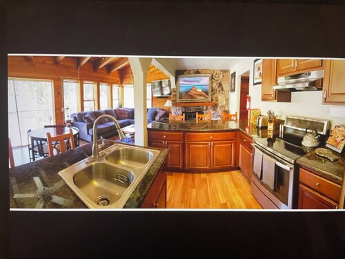 CLOSEST HOME TO A CHAIRLIFT ON THE PLANET!!!! SLEEPS 8, CLEAN, WIFI, VIEWS.