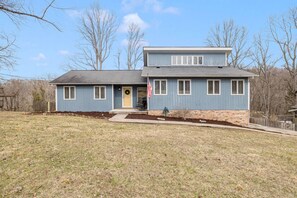 Exterior - Fam & Pet Friendly Kingsport Home - 3br 2ba - Deck - Fenced Yard (Kingsport)