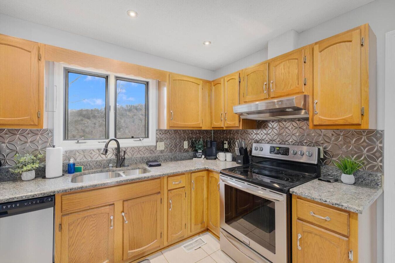 冰箱、微波炉、烤箱、炉灶