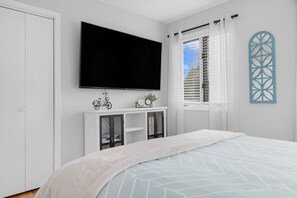 3 bedrooms, desk, iron/ironing board, travel cot