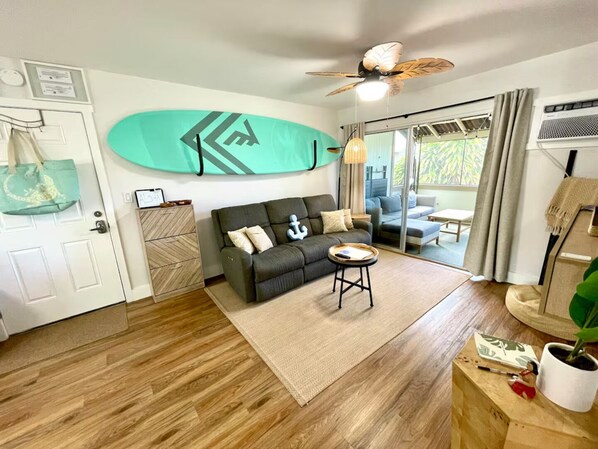 TV - Cool 2-bedroom apartment with AC and POOL in Kailua-Kona (Kailua-Kona)