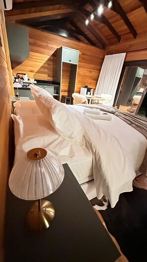 Deluxe Double Room, Patio | Free WiFi