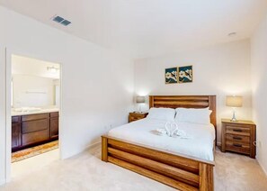 3 habitaciones, tabla de planchar con plancha, wifi y ropa de cama 