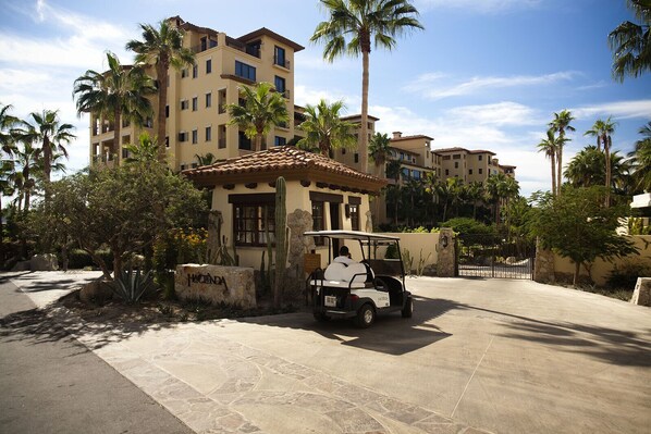 Property grounds - Hacienda Beach Villa – Luxury 4BR Penthouse with Stunning Ocean Views (Cabo San Lucas)