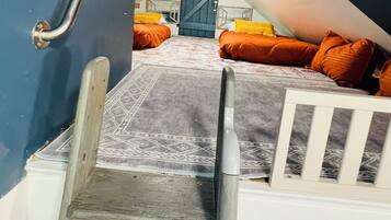 1 habitación, tabla de planchar con plancha, wifi y ropa de cama