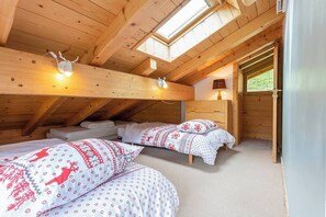4 habitaciones, tabla de planchar con plancha, wifi y ropa de cama 