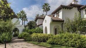 المنشأة من الخارج