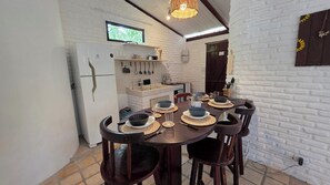 House, Patio, Garden View | Dapur peribadi