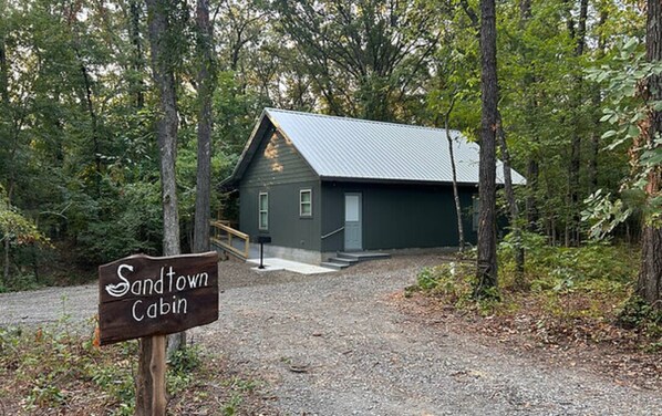 Exterior - The Sandtown 3 bedroom Cabin (Vian)