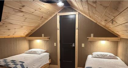 Spacious & Private Sandtown Cabin in Vian, OK