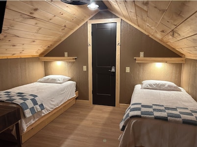 Spacious & Private Sandtown Cabin in Vian, OK