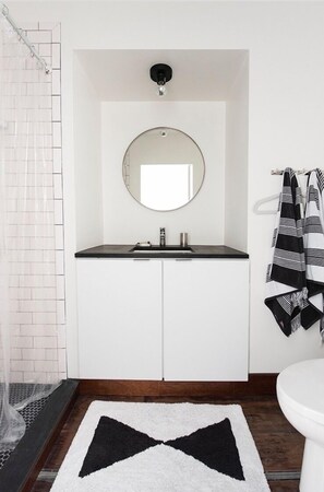 Dusche, Haartrockner, Seife, Shampoo