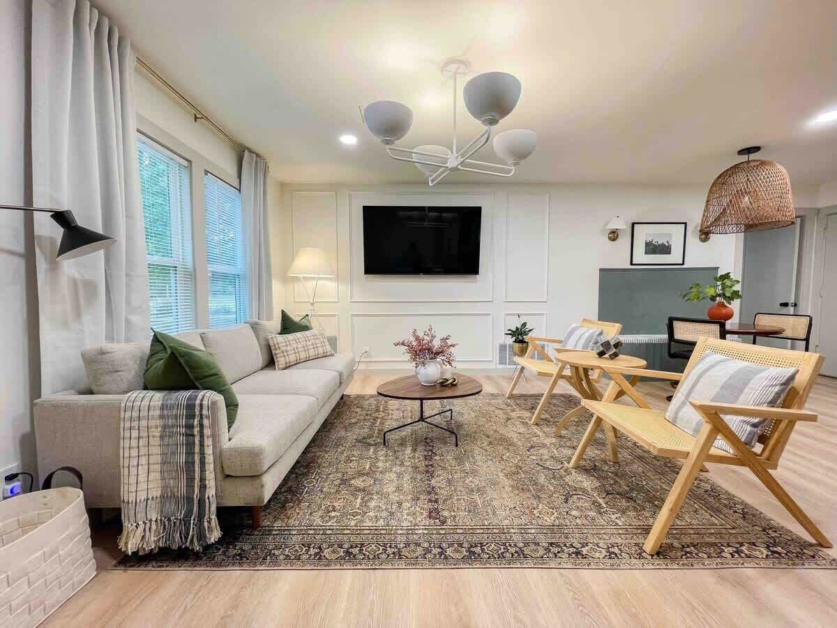 Televisión y oficina 