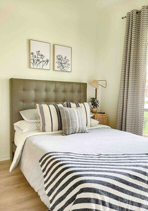 4 habitaciones, tabla de planchar con plancha, cuna de viaje y wifi 