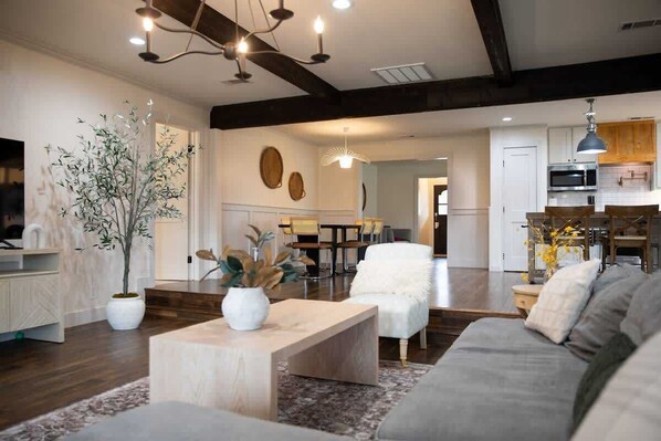 TV - Upscale 3BR w/ Yard Games + Heated Pool + Hot Tub (Dallas)