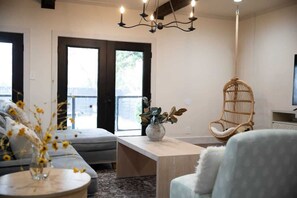 TV - Upscale 3BR w/ Yard Games + Heated Pool + Hot Tub (Dallas)