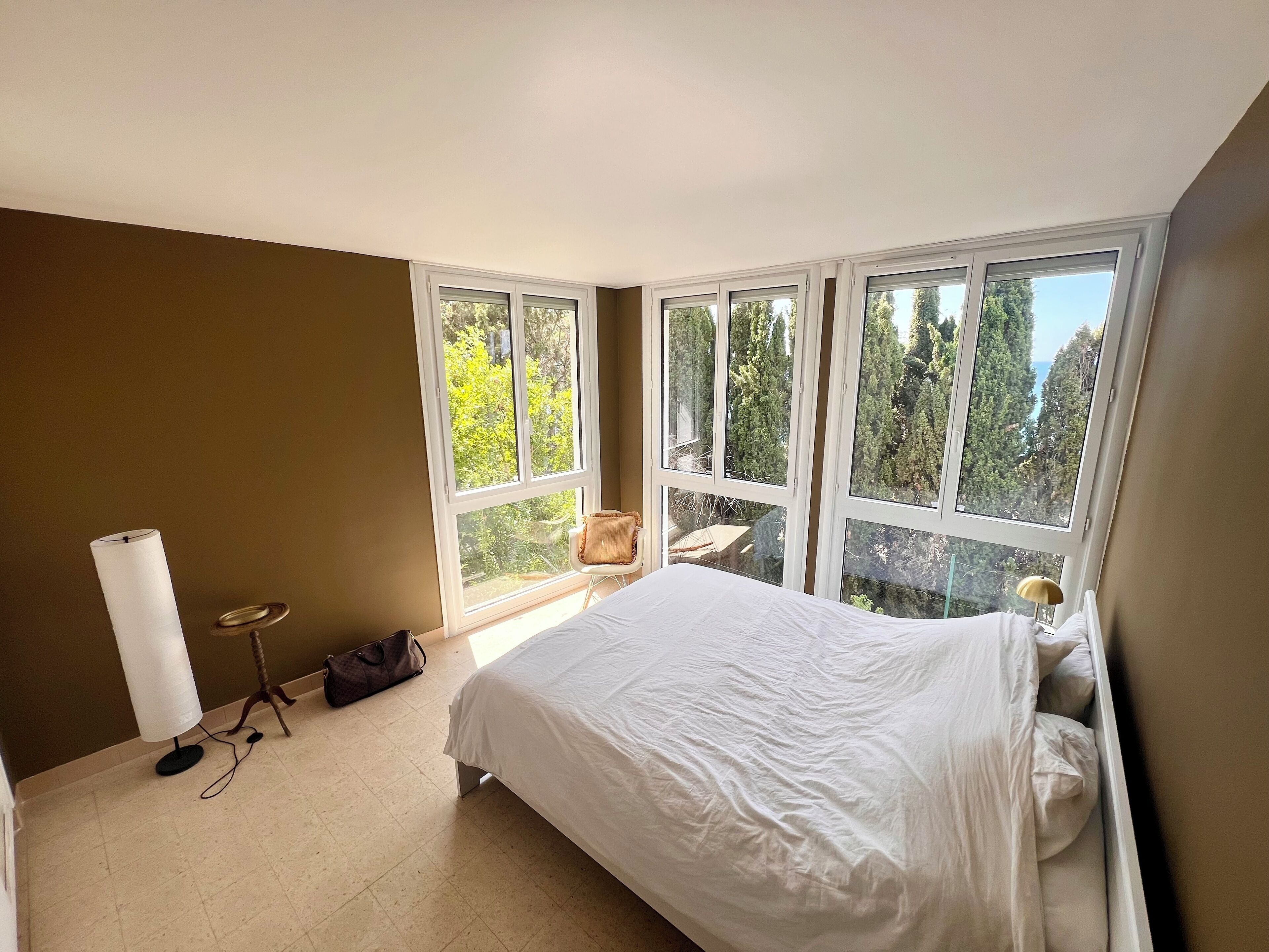 3 bedrooms, iron/ironing board, bed sheets