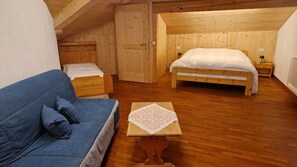 3 quartos, ferros/tábuas de passar roupa, Wi-Fi, roupa de cama