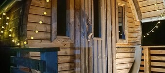 Stylish vacation apartment with barrel sauna in the countryside